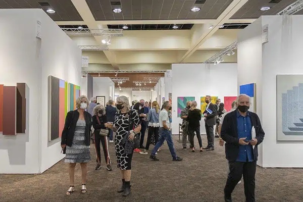 click to enlarge- double click to reduce 32 galleries at intersect Palm Springs ,USA 2024 - February 8 > 11, 2024 @intersectartanddesign
