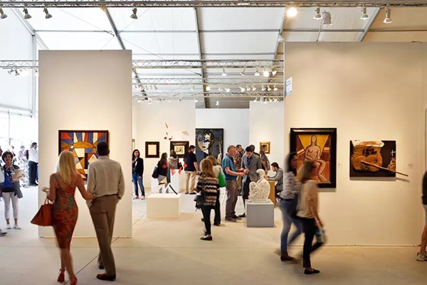 click to enlarge- double click to reduce 77 galleries at Palm Beach Modern + Contemporary 2024,Palm Beach FL U.S.A. - January 25 > 28, 2024 @ArtPalmBeach